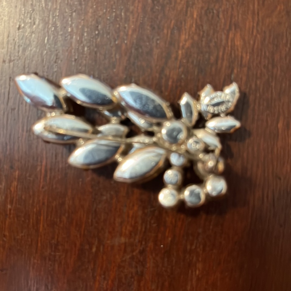Vintage (40’s or 50’s) rhinestone pin - Picture 2 of 2